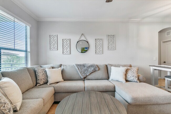 Building Photo - 903 Charo Pky