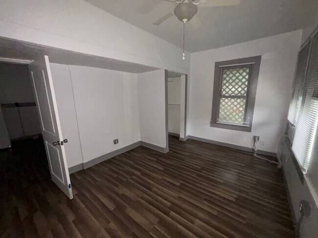 Building Photo - Cozy and Convenient 3 bedroom