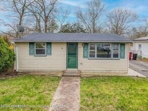 Building Photo - 208 Laurel Dr