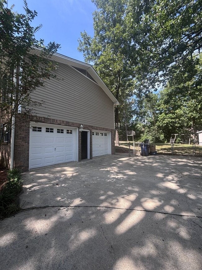 Building Photo - 1451 Arrowhead Trail