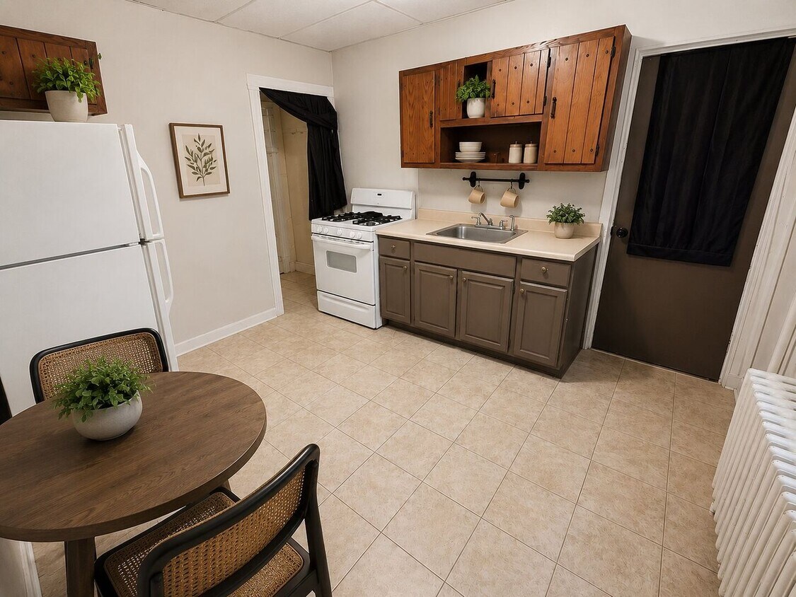 Building Photo - Spacious 4-Bedroom Home with Hardwood Floors, In-Unit Laundry & Pet-Friendly Living