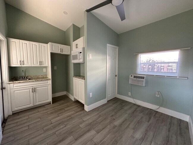 Building Photo - 203 Foresteria Dr