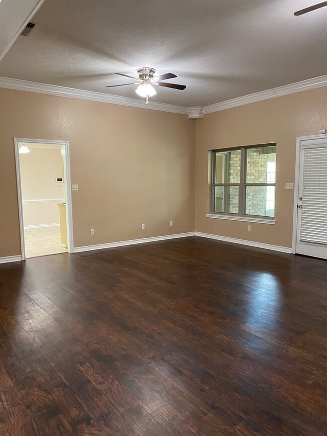 Building Photo - 6014 Castle Oaks