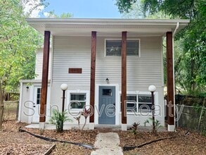 Building Photo - 807 E Genesee St