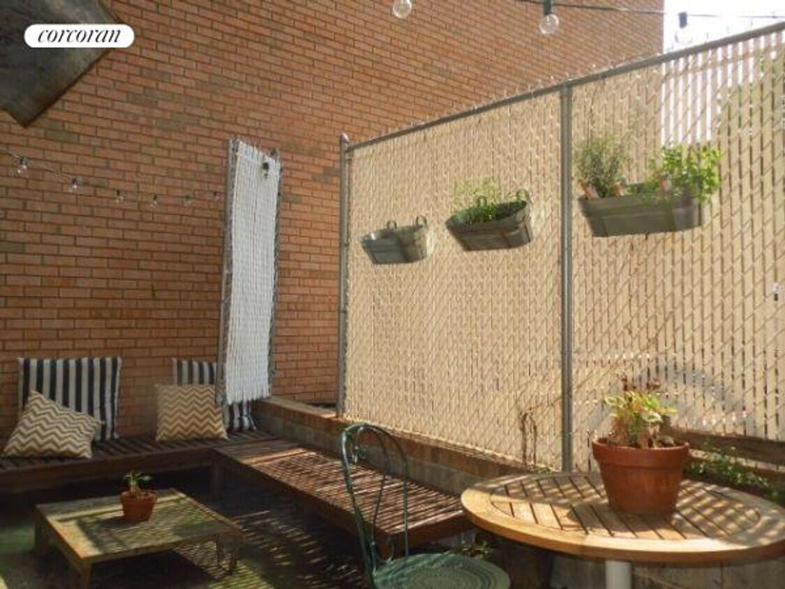 Primary Photo - 295 Graham Ave