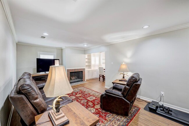 Building Photo - 6015 Valley Forge Dr
