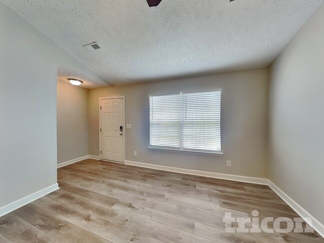 Foto del edificio - 649 Belgium Dr