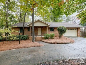 Building Photo - 122 Friar Tuck Ave