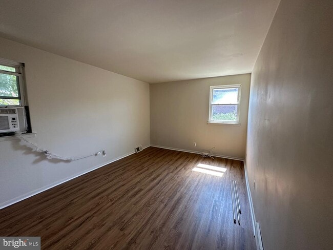 Building Photo - 12539 Biscayne Dr