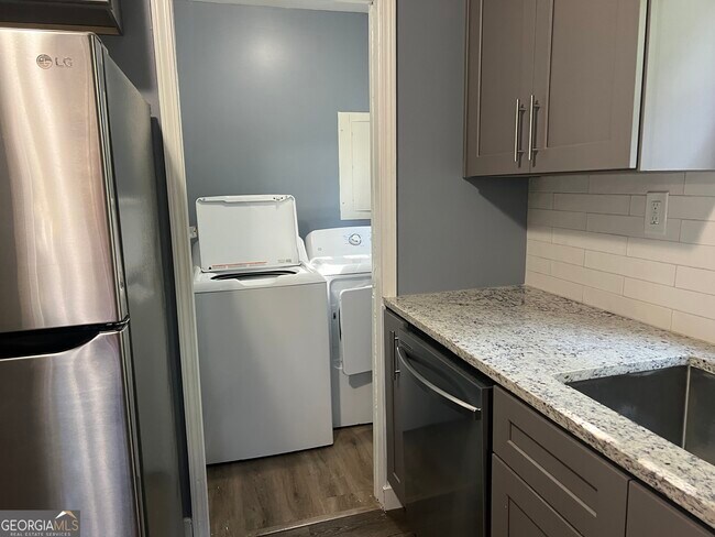 Foto del edificio - 6170 Hwy 36