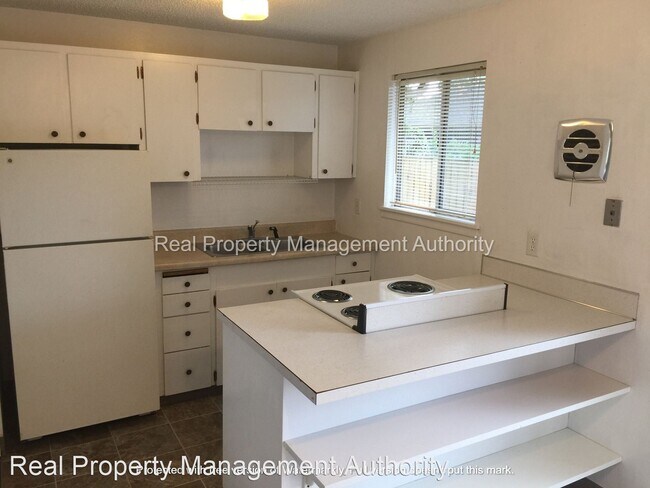 Building Photo - 2 br, 1 bath House - 2718 Q Street Unit B