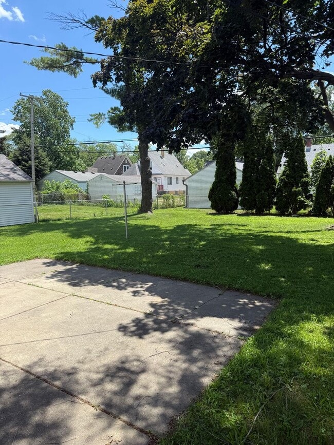 Building Photo - Move-In Ready 2-bedroom, 2-bathroom Home n...
