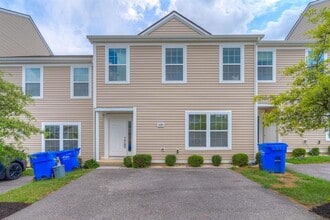 Building Photo - 430 Twisted Oak Dr NW