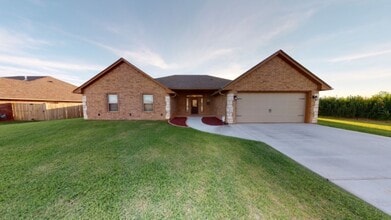 Building Photo - 1621 NE White Rock Dr