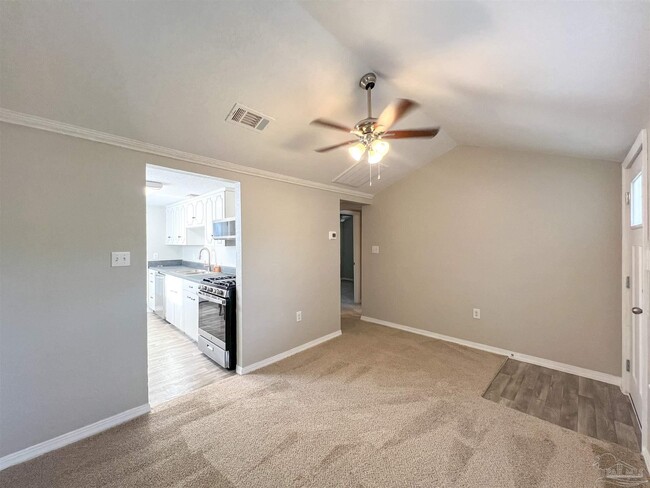 Building Photo - 2265 Klinger St