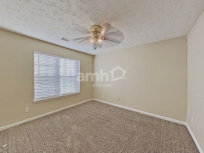 Foto del edificio - 1215 Wilkes Crest Dr