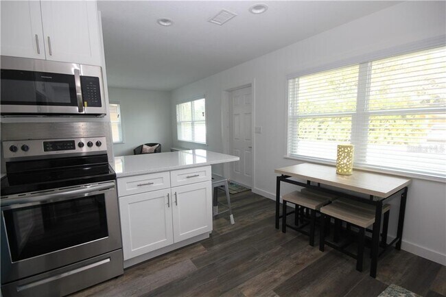 Building Photo - 3084 Jennings Dr
