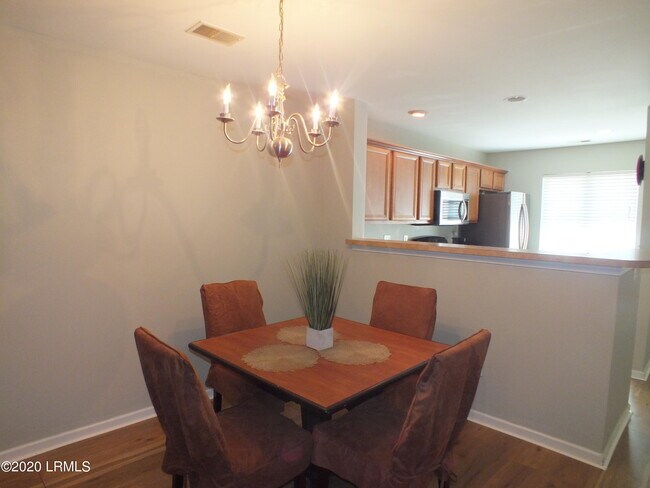 Foto del edificio - 522 Candida Dr