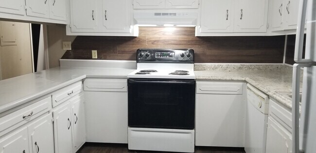 Foto del edificio - 2304 Third St. Apartments