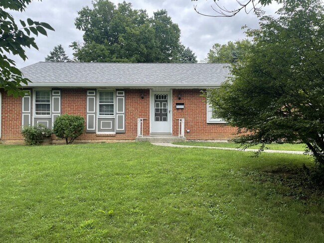 Building Photo - 926 Briarcrest Dr