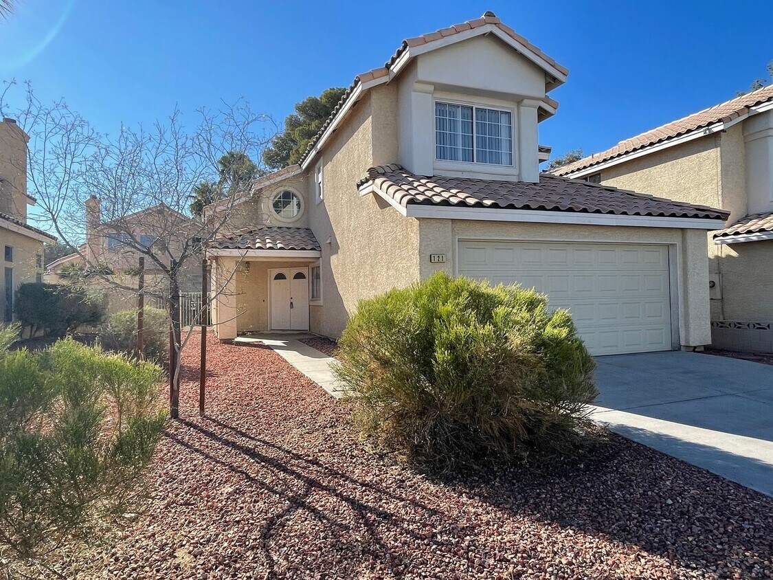 Primary Photo - 121 Wildshire Way