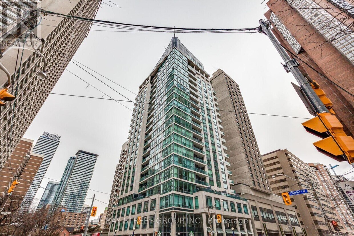 Photo principale - 1121-1121 Bay St.