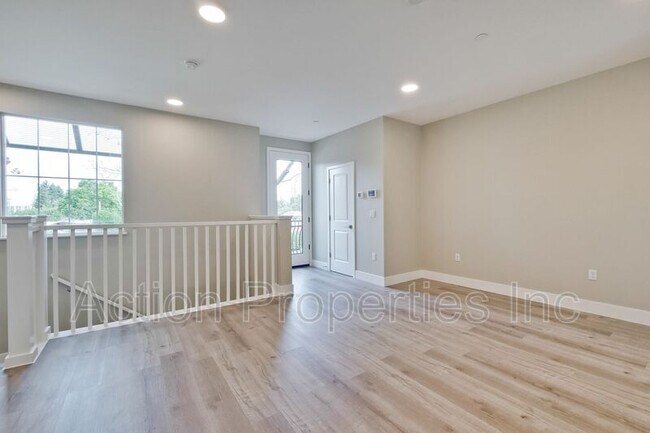 Foto del edificio - 549 Walker Dr