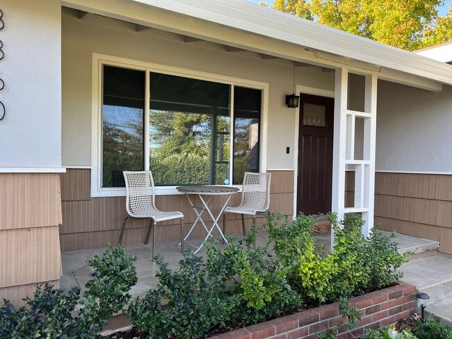 Building Photo - Gorgeous Updated Fair Oaks Home with Large...