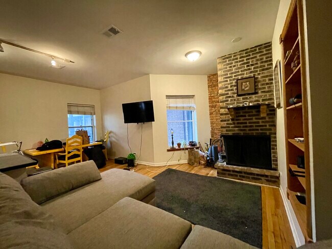 Foto del edificio - 2941 N Sheffield Ave