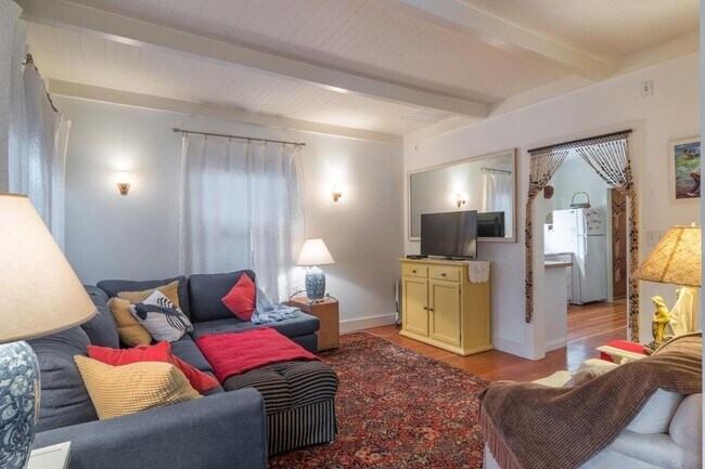 Building Photo - Adorable Furnished Seaside Cottage