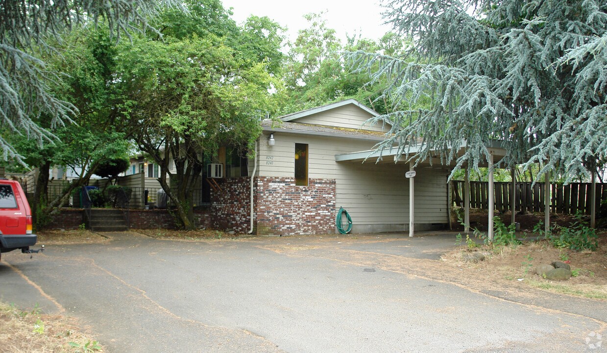 Foto del edificio - 8240-8252 NE Schuyler St