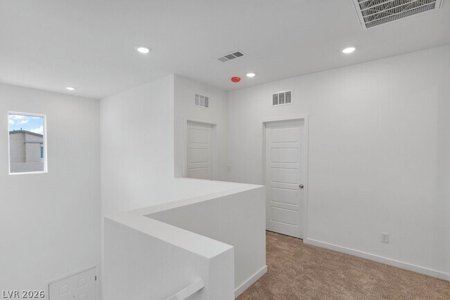 Foto del edificio - 8328 Meridian Rdg Ave
