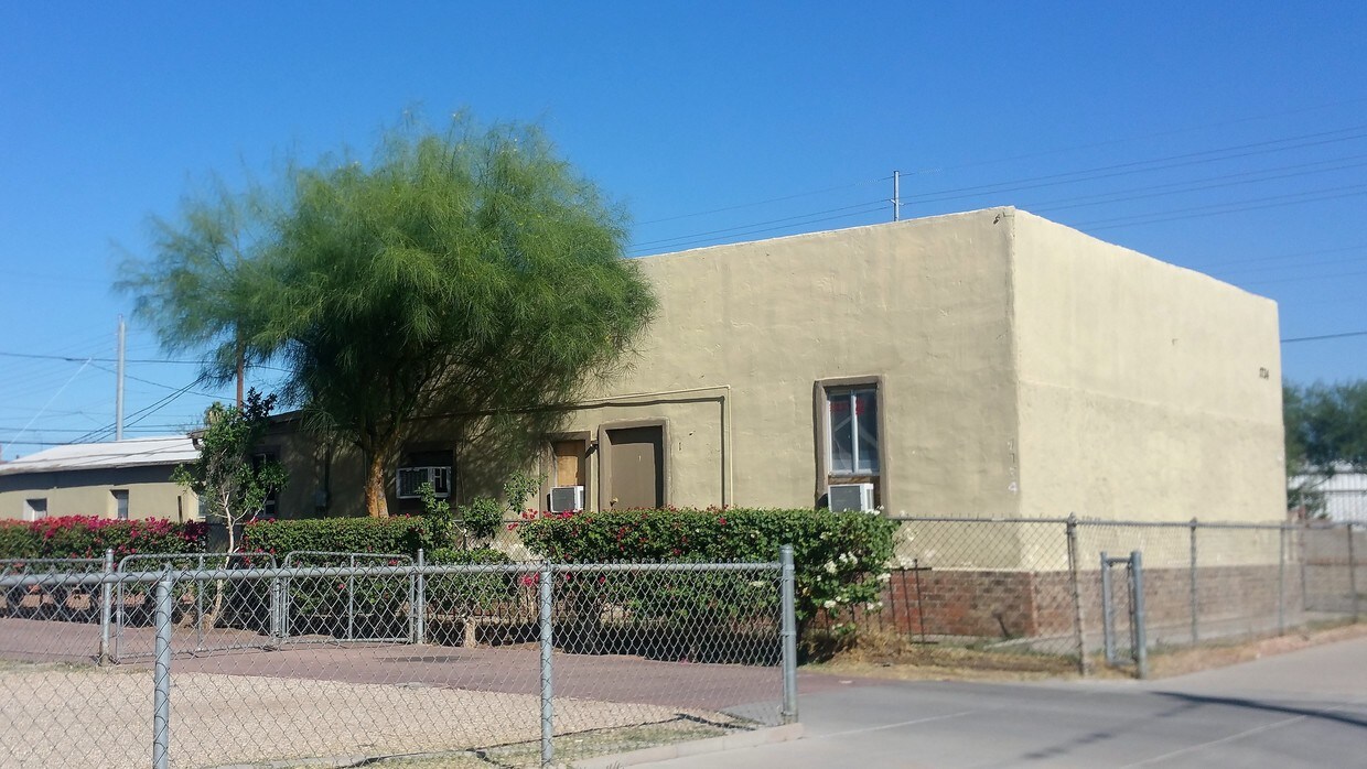 Adoble dúplex frontal con vista al oeste - 1734 E Jefferson St