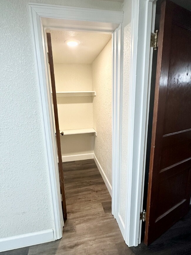 Building Photo - Renovated 1-Bedroom Apartment – Modern Tou...