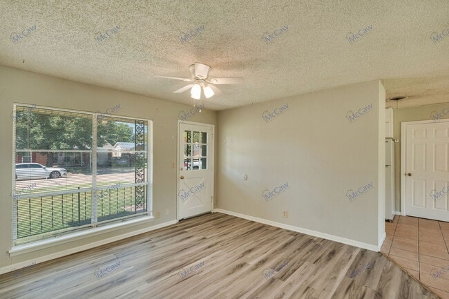 Building Photo - 5107 Parklane Dr