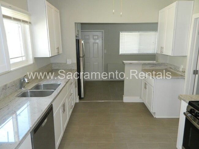 Foto del edificio - Updated 2bd/1ba Home with Garage near UCD Med Center