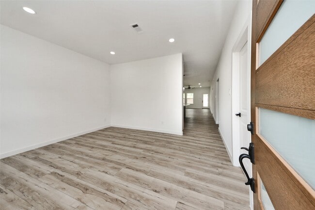 Foto del edificio - 226 Glencairn Ct