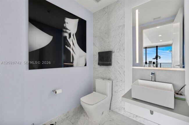 Building Photo - 1000 Brickell Plaza