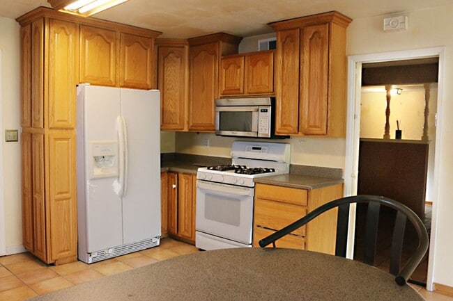 Building Photo - 2540 El Burlon Cir