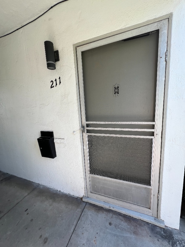 Building Photo - 209 W Maple St