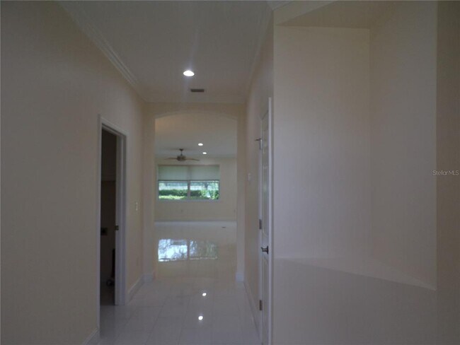 Foto del edificio - 6200 Falcon Lair Dr