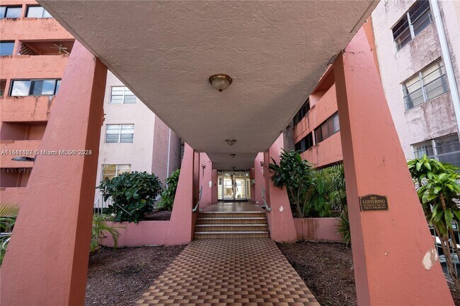 Foto del edificio - 5050 NW 7th St