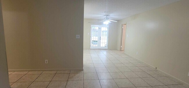 Building Photo - CHARMING SE 3/1.5 w/ Garage, Washer/Dryer, Large Privacy Fenced Yard, & Tile Floors Throughout! A...
