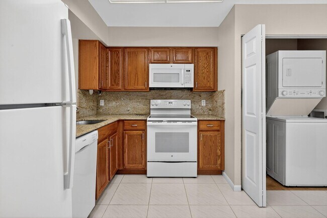 Building Photo - 14747 Cumberland Dr
