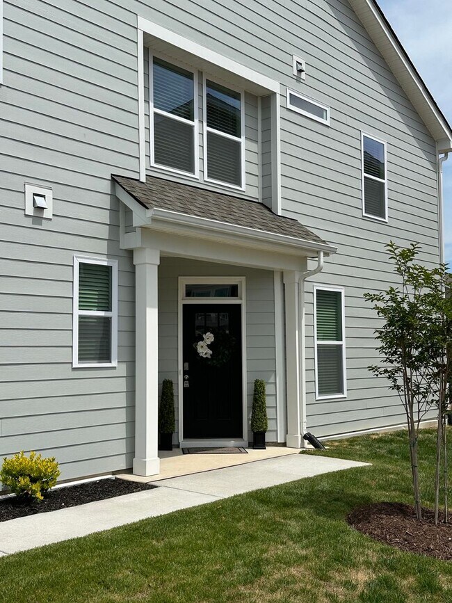 Foto del edificio - 381 Creekview Rd