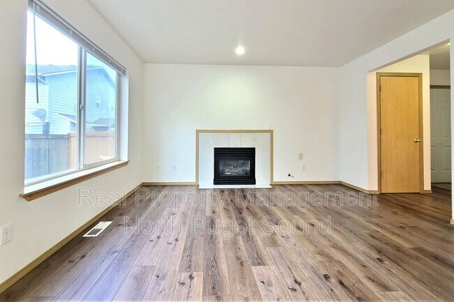 Building Photo - 18814 Iris Ct