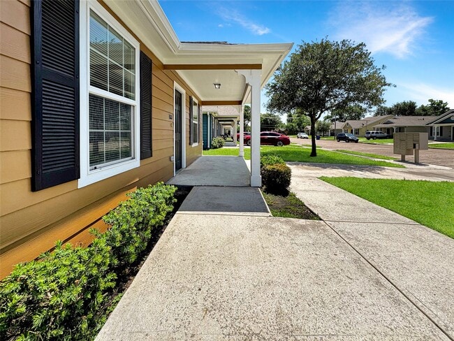 Foto del edificio - 7426 Blue Jay Dr