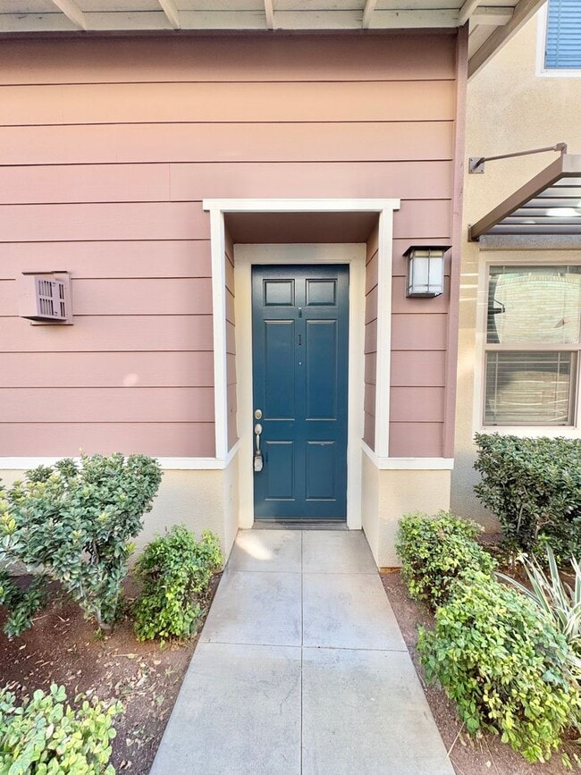 Building Photo - 12336 Hollyhock Dr