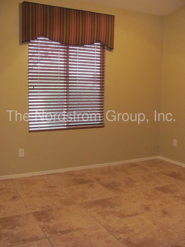 Foto del edificio - 8647 N Golden Moon Way