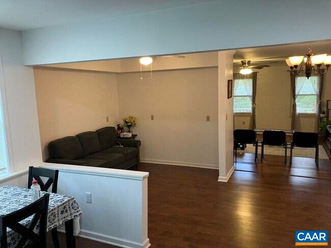 Foto del edificio - 397 Minor Ridge Rd